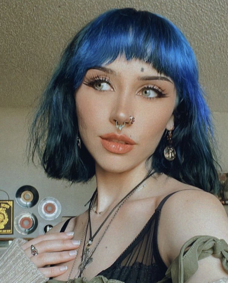 DevilLilly's tweet photo. The queen of the underworld has returned! Lets fuck! https://t.co/R0wJeziXjf