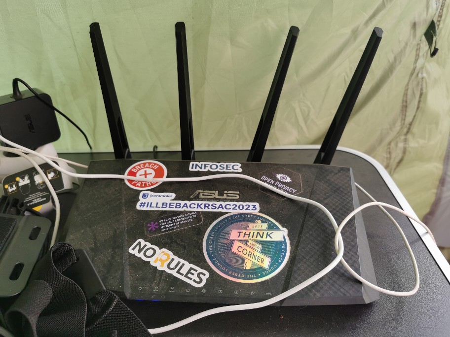 CisoDiagonal's tweet photo. There's a large group of kids on the campsite, and I run an open hotspot ... 😂
#be_nice https://t.co/Hteqb74Uvz