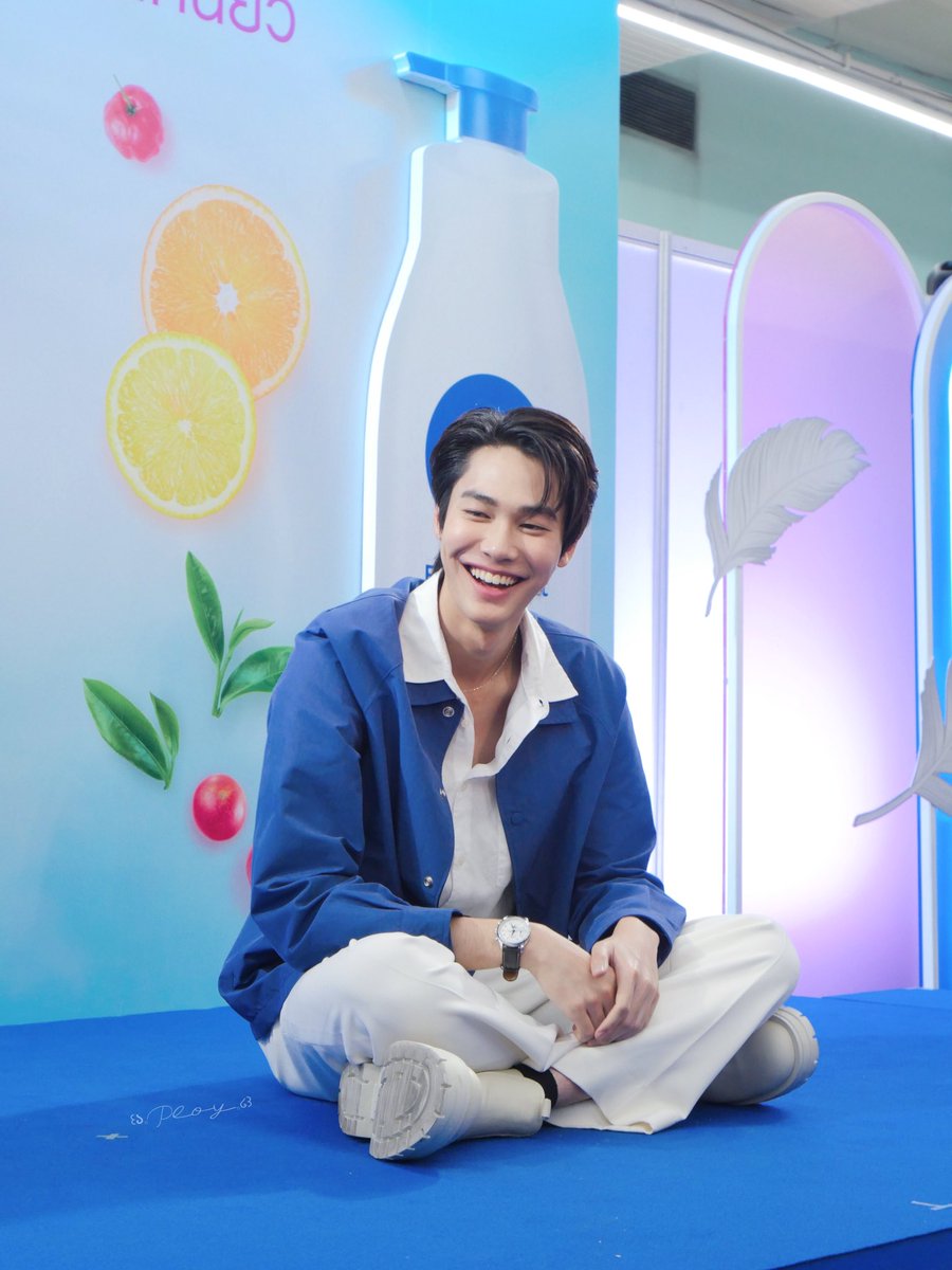 ysirirut's tweet photo. เมื่อเจ้าสำนักพบปะกับลูกศิษย์ 😂 
@dew_jsu  #dew_jsu https://t.co/J6fAlAMu5B