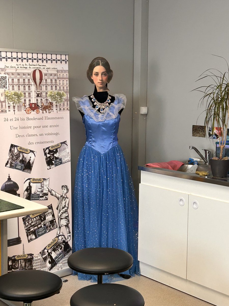 marie34's tweet photo. J’avais des costumes, autant qu’ils servent . Voici Elise de Montfort et Charles Beaumont les personnages de fiction du 24 et 24 bis Boulevard Haussmann. #simulationglobale Je ne suis pas sûre de les laisser, chaque fois que je rentre dans la salle , ils me font peur :))) https://t.co/u7wCLBFZPT