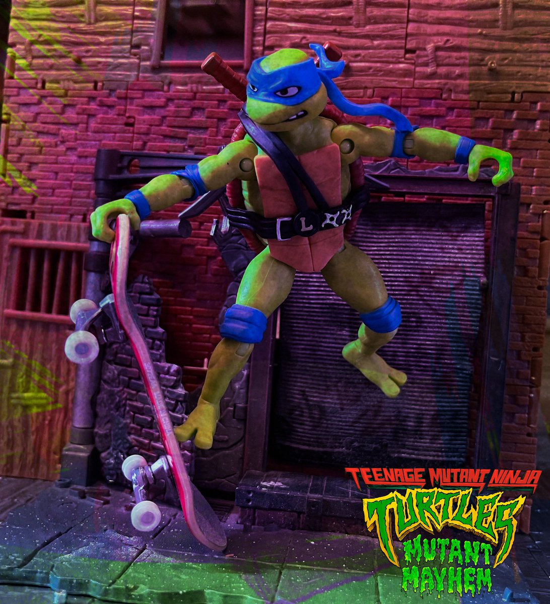 CosplayDark's tweet photo. Je tante de la #toysphotos avec une figurine @TMNTMovie @TMNT 
@Nickelodeon @paramountfr #TMNT #tmnt #tmntleo #playmatestoys #paramount @PlaymatesToys https://t.co/NBF05t8h64
