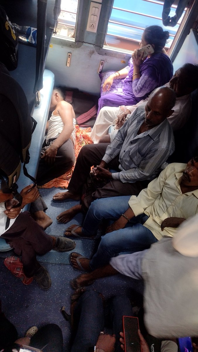 SumitDas052023's tweet photo. Is this a sleeper class reservation coach?? 
Why should I reserve a seat by Paying Rs. 530..? 
Shaktipunj express 11448
2 july hwh to jbp
Now at beohari, madhyapradesh

@AshwiniVaishnaw
@drmjabalpur @RailwaySeva @RailMinIndia https://t.co/a3xzJ1VcuE