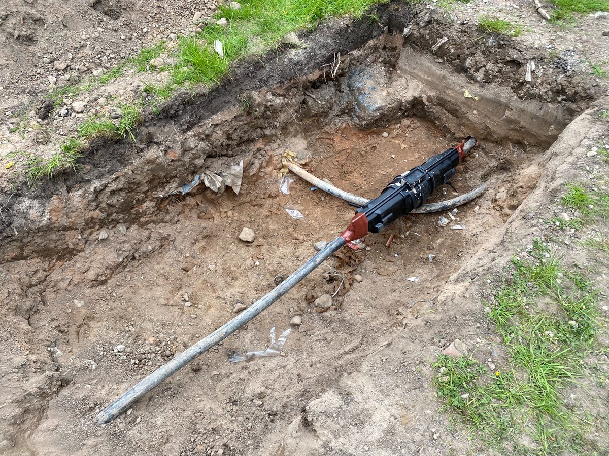 DewhurstUtility's tweet photo. DUSL undertaking the final Point of Connection Low Voltage straight joint to energise our client's residential and I&amp;C site in Preston.

E: admin@dewhurstusl.com

T: 01772 761777 https://t.co/0VyAhIuTs6