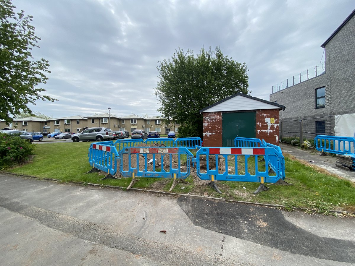 DewhurstUtility's tweet photo. DUSL undertaking the final Point of Connection Low Voltage straight joint to energise our client's residential and I&amp;C site in Preston.

E: admin@dewhurstusl.com

T: 01772 761777 https://t.co/0VyAhIuTs6