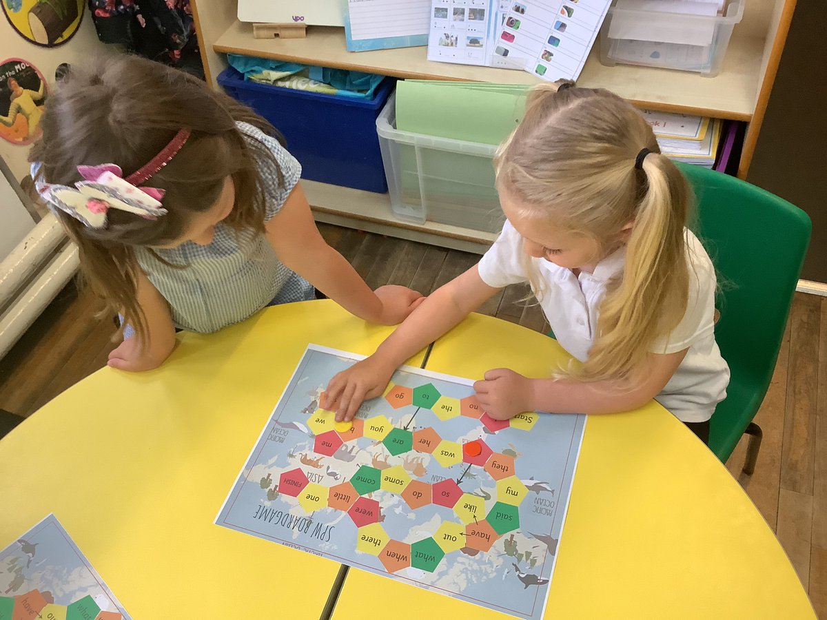 MissSpittlehous's tweet photo. Wonderful turn taking whilst practising our Super Power Words in phonics today 🎲 https://t.co/mweQEPuQ1M