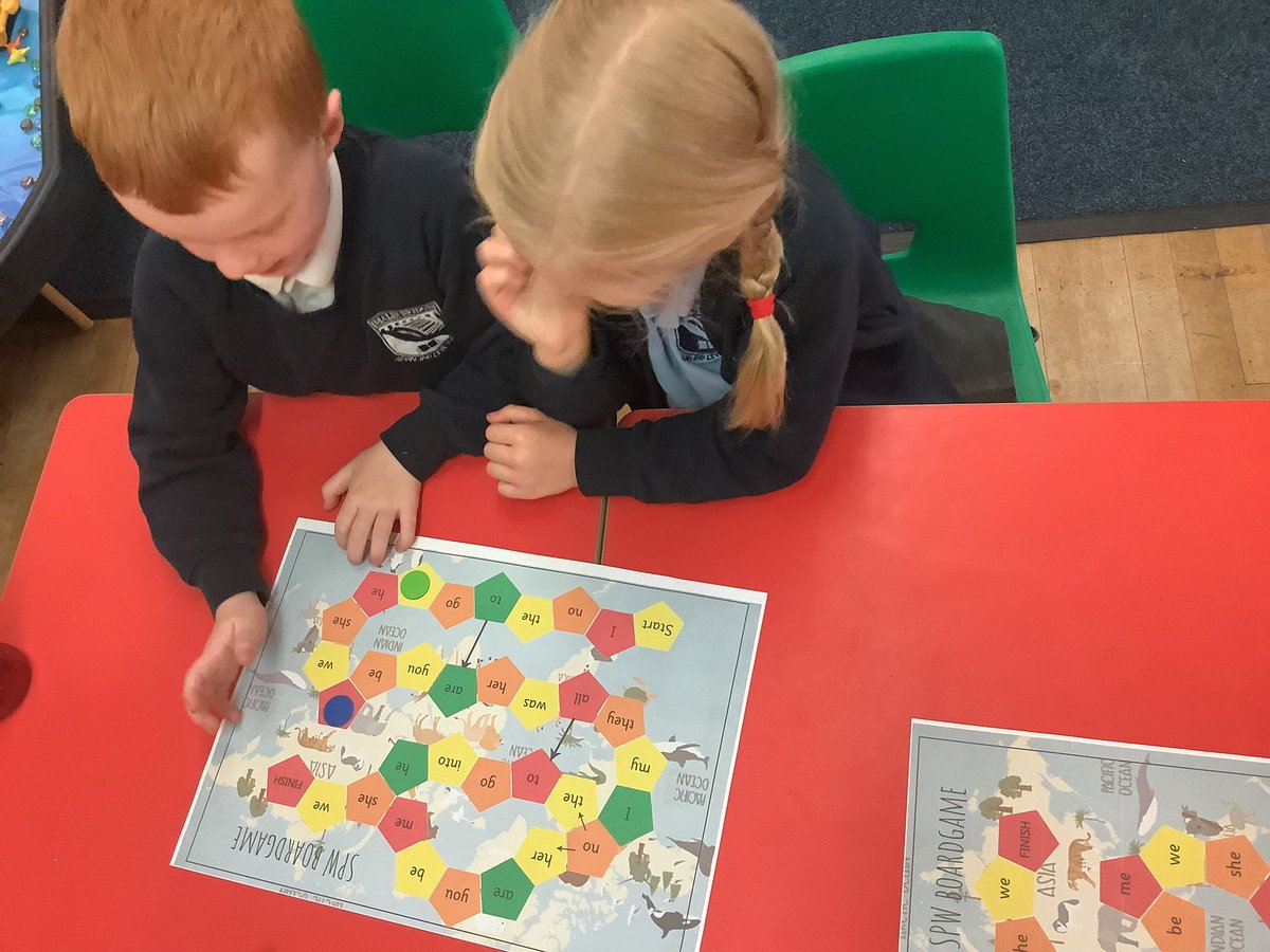 MissSpittlehous's tweet photo. Wonderful turn taking whilst practising our Super Power Words in phonics today 🎲 https://t.co/mweQEPuQ1M