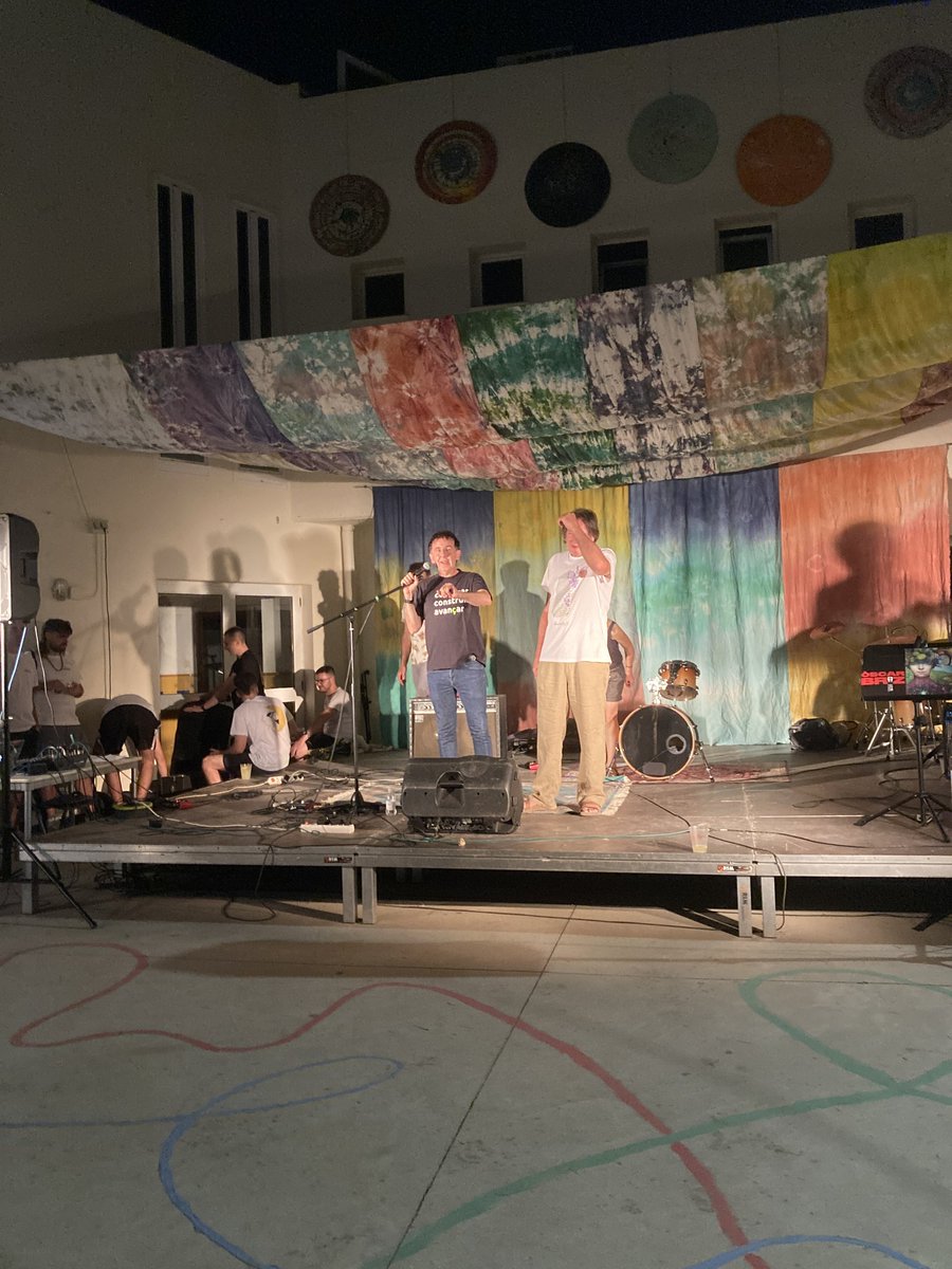 Divendres gaudírem a <a href="/Escuela2CoopV/">Escuela2 Coop. V.</a> de la 8a Nit de les Cooperatives d’Ensenyament 🤩 Compartint experiències al voltant de l’Art 💫 Fent més forts els lligams d’intercooperació entre les nostres escoles 🙌 Celebrant que #SomCooperativa la Nit que entràvem en el #CoopsDay ✊