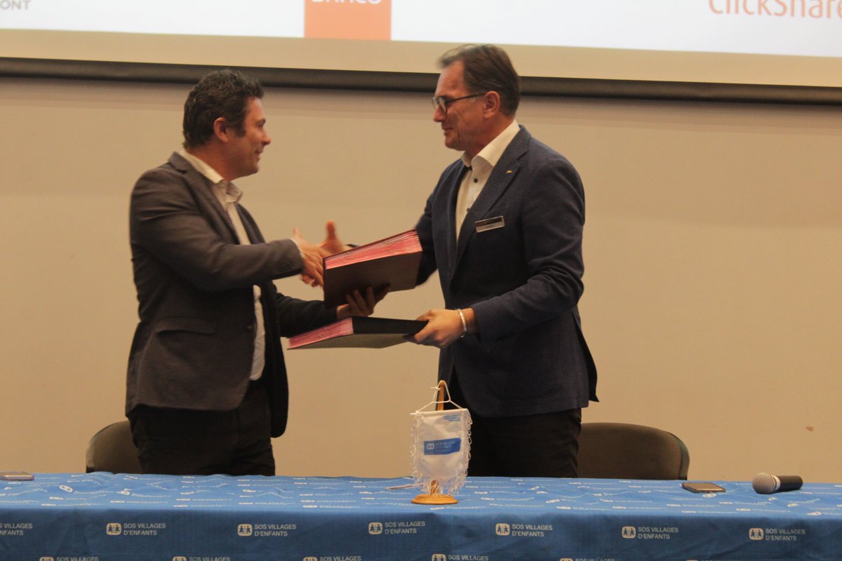 <a href="/SOSCVMadagascar/">SOS Villages d'Enfants Madagascar</a> et Radisson Hotel Group ont officialisé ce mardi 27 juin dernier leur collaboration.
Partenaire de longue date, <a href="/RadissonBlu/">Radisson Blu</a> dans le cadre de ses RSE a renouvelé son vouloir de plaider en faveur des enfants et de contribuer à la prise en charge de ces derniers.