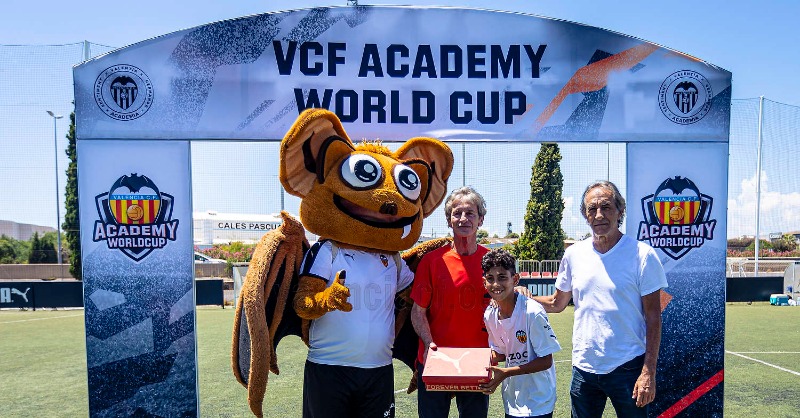 Academia_VCF's tweet photo. ๐ Jugadores galardonados de la ๐๐ ๐ฉ๐๐ ๐๐ฐ๐ฎ๐ฑ๐ฒ๐บ๐ ๐ช๐ผ๐ฟ๐น๐ฑ ๐๐๐ฝ
โญ Mejor jugador: Grayson Chan @vcfmtl ๐จ๐ฆ
โฝ Mรกximo goleador: Adam Gendy @vcfmtl ๐จ๐ฆ
๐งค Mejor portero: Eduardo Cifaldi @Pol_Bruinese ๐ฎ๐น
#VCFWorldCup