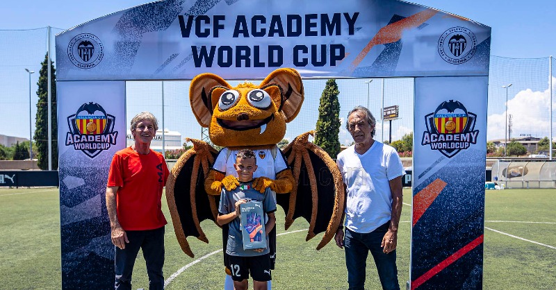 Academia_VCF's tweet photo. ๐ Jugadores galardonados de la ๐๐ ๐ฉ๐๐ ๐๐ฐ๐ฎ๐ฑ๐ฒ๐บ๐ ๐ช๐ผ๐ฟ๐น๐ฑ ๐๐๐ฝ
โญ Mejor jugador: Grayson Chan @vcfmtl ๐จ๐ฆ
โฝ Mรกximo goleador: Adam Gendy @vcfmtl ๐จ๐ฆ
๐งค Mejor portero: Eduardo Cifaldi @Pol_Bruinese ๐ฎ๐น
#VCFWorldCup