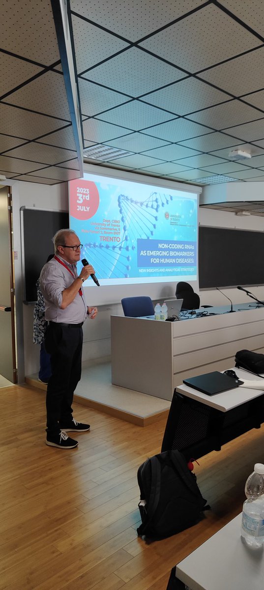 TrentoRNASalon's tweet image. @diarnagnosis workshop on #ncRNAs started! Time for introductions and greetings to the supporters @pezcoller @Co_Biologists @TrentoRNASalon @fondazionecaritro @RNASociety