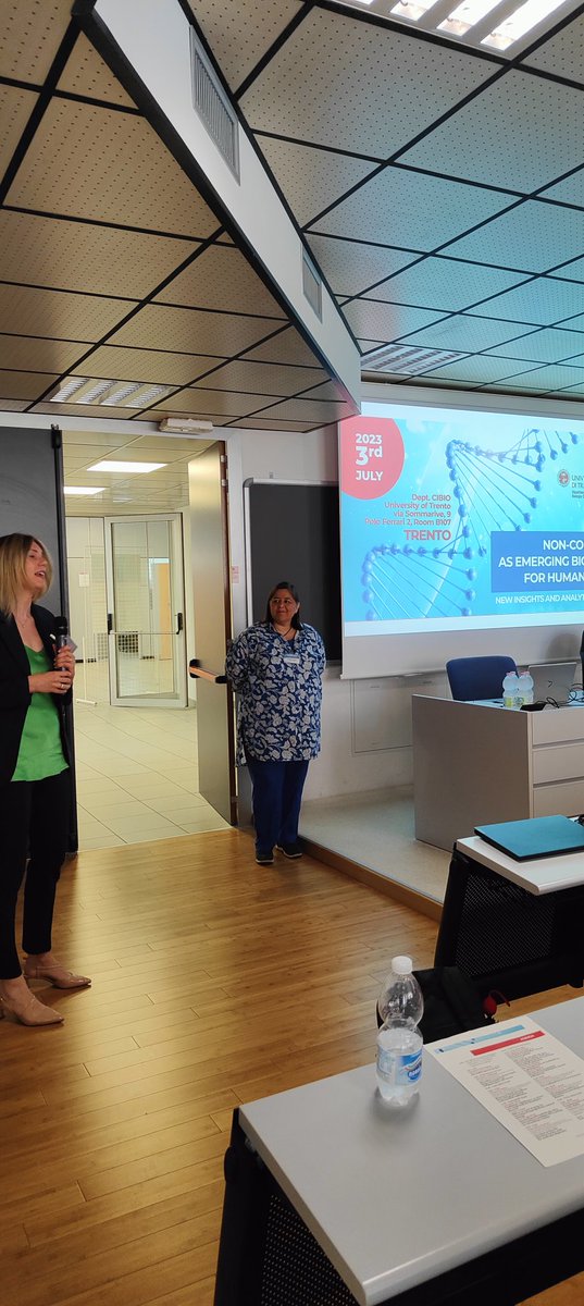 TrentoRNASalon's tweet image. @diarnagnosis workshop on #ncRNAs started! Time for introductions and greetings to the supporters @pezcoller @Co_Biologists @TrentoRNASalon @fondazionecaritro @RNASociety
