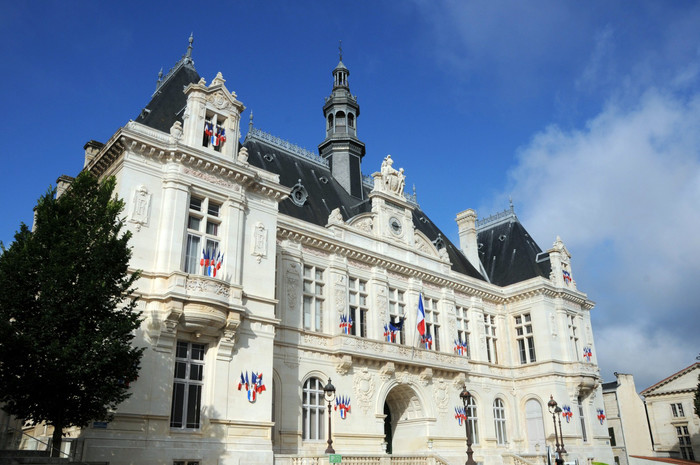 Ville de Niort (@mairie_niort) on Twitter photo #Niort Rendez-vous aujourd'hui à 12h devant l'hôtel de ville pour dire NON aux violences urbaines. <a href="/Mairie_Niort/">Ville de Niort</a> #RassemblementCitoyen #Niort Rendez-vous aujourd'hui à 12h devant l'hôtel de ville pour dire NON aux violences urbaines. <a href="/Mairie_Niort/">Ville de Niort</a> #RassemblementCitoyen