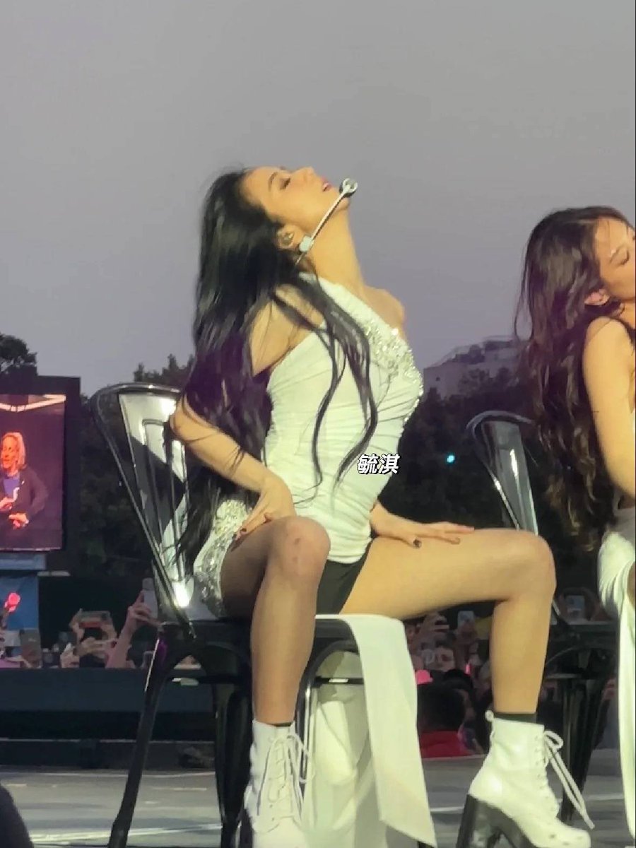 KIM JISOO SEATING ❤️‍🔥🥵