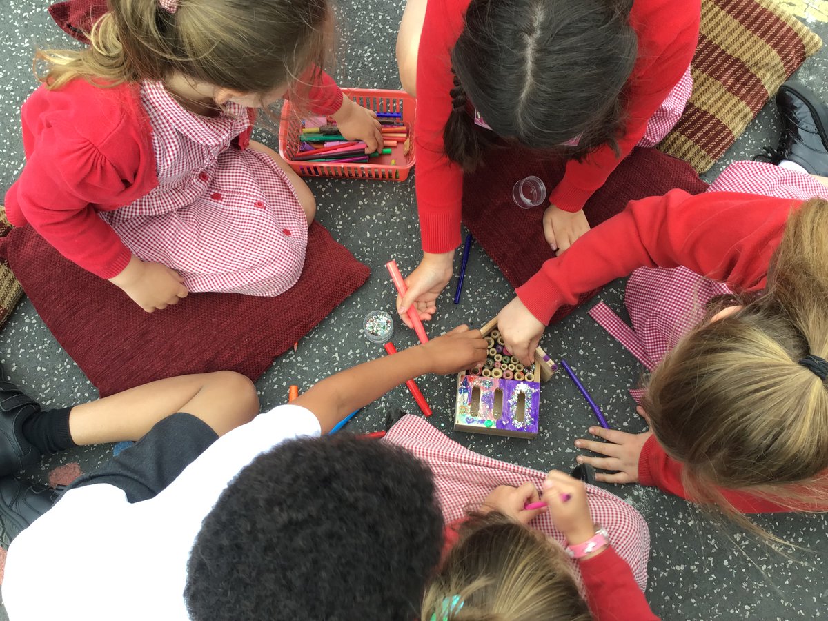 StIgOssett's tweet photo. Breakfast Club worked together this morning to decorate a bug hotel for our new Peace Garden!
#breakfastcub #bughotel #naturelovers https://t.co/nabtQjTBYZ