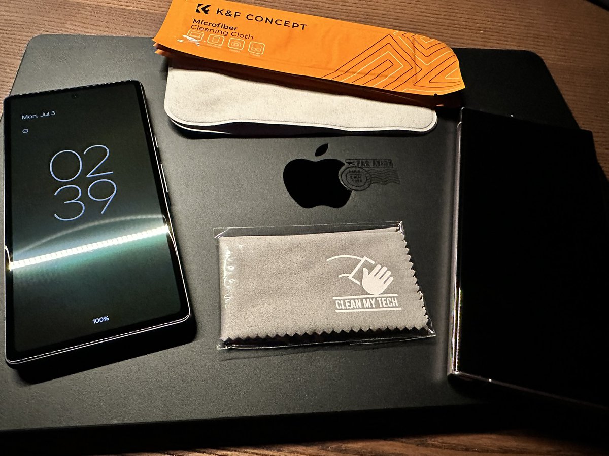 tishbouvier's tweet image. The only cloth I use to keep my gadgets clean @_CleanMyTech be sure to follow &amp;amp; grab you a few cleaning cloths — they’re great gifts  🎁 to share with family and friends. #cleanmytech