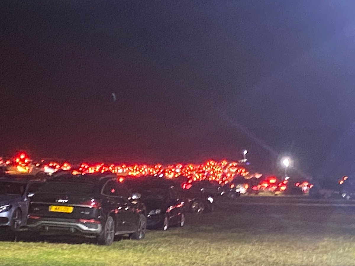 JuliaESMF2015's tweet photo. @soph_megan @Chepstow_Racing Completely agree ! Ridiculous ! Absolute shambles and certainly not VIP parking ! https://t.co/JZw6k5tOqd