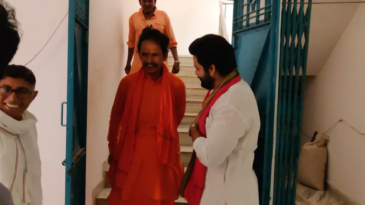 Yogendra_singhp's tweet photo. 📍 वेरो का मठ (वरदडा) गुरु पूर्णिमा के शुभ अवसर पर वेरो का मठ रविन्द्र पूरी महाराज का दर्शन लाभ लिया।
.
.
.
.
.
.
.
.
#gurupurnima #guru #kadia #kumbhalgarh #kumbhalgarhpolitics #rajsamand #rajasthanpolitics #rajsamand #rajasthan #guruvar #rajasthan #neta #yuva #youth https://t.co/iwRoxWI9y4
