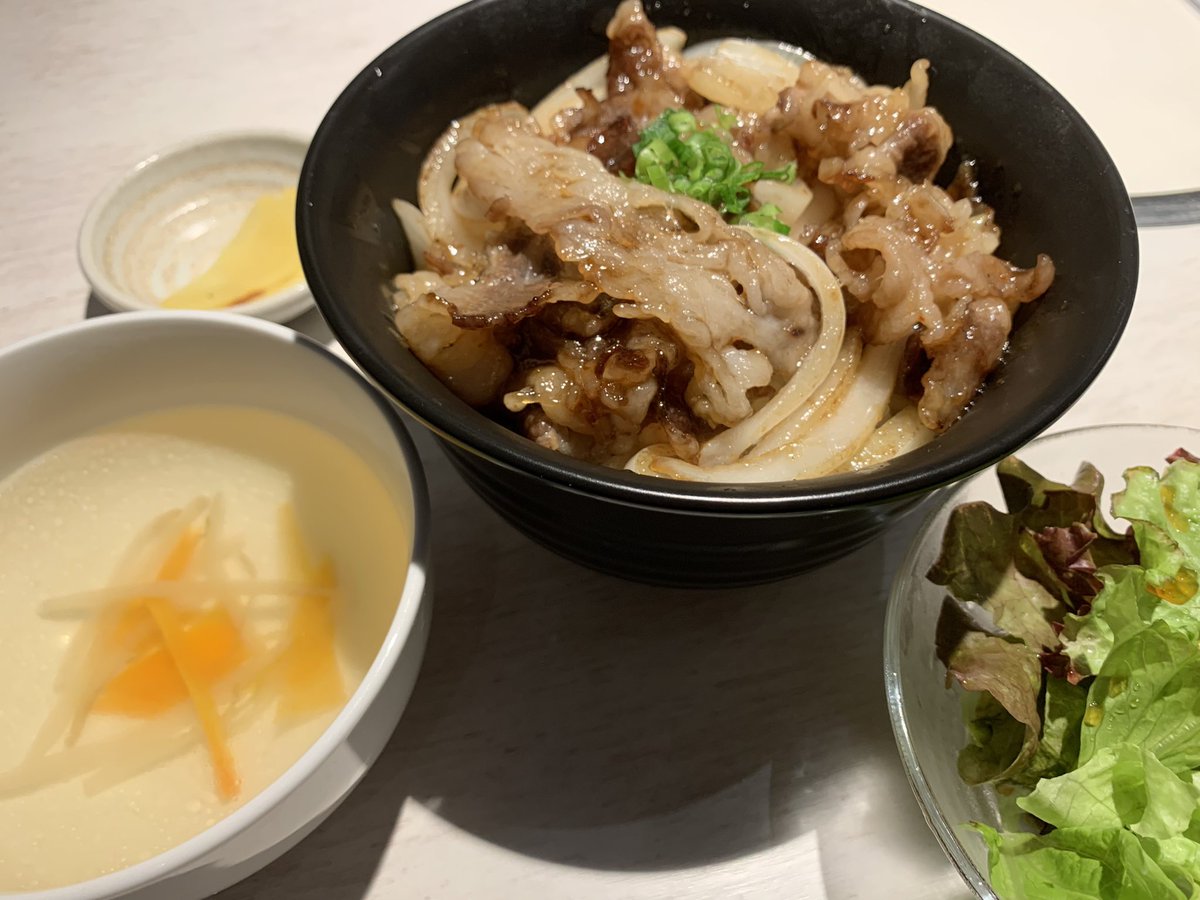 a_mefarm's tweet photo. 今日のランチ🍗
お肉が食べたかったので、カルビ丼いってみた😋❣️

#焼肉屋 #ランチ #黒毛和牛 #カルビ https://t.co/bLT9BXrPaL