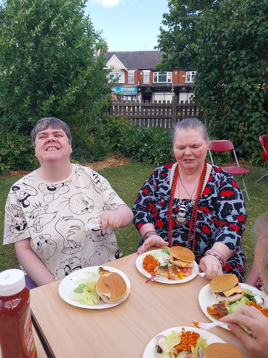 IsaacRobinsonCt's tweet photo. Lovely bbq after church service #hicaactivities https://t.co/1fJEgZVn1e