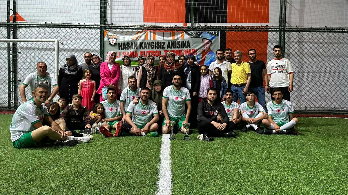 Hasan Kaygısız Anısına Halı Saha Turnuvası düzenlendi

buff.ly/3Nx8e0t