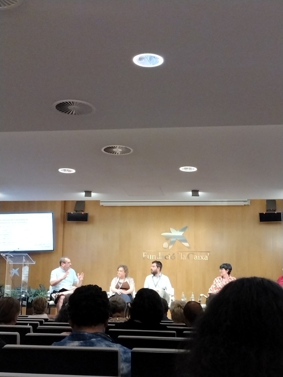 valerialiana's tweet photo. En #escuelaAIHUB del CSIC comenzando con políticas educativas https://t.co/dNN125PJIJ
