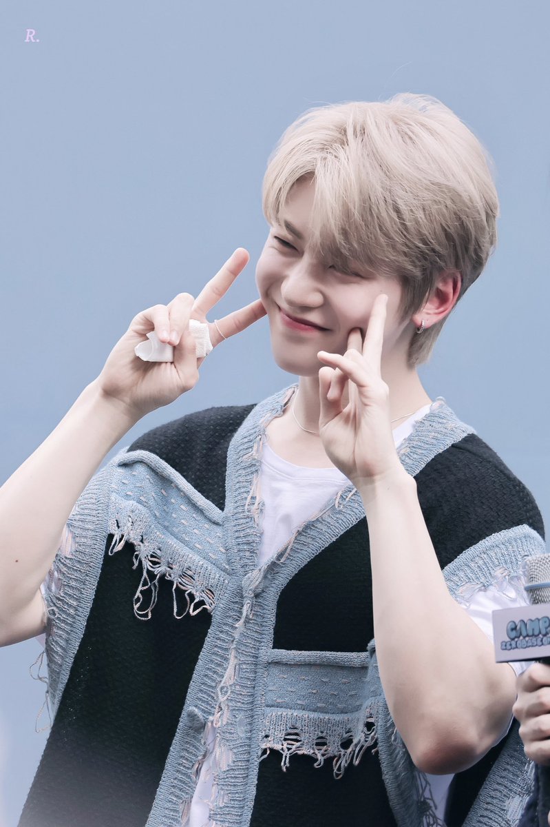 RRwithZB1's tweet photo. 💜

#SEOKMATTHEW #석매튜 
#ZEROBASEONE #ZB1 #제로베이스원 https://t.co/JJTp7IGYgu