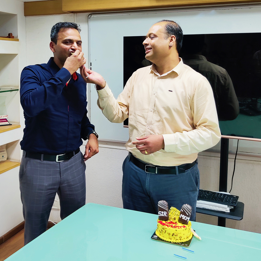 stersoft's tweet photo. Guru Purnima Celebration in our Office!!
#GuruPurnima #CelebratingGurus #GratitudeToMentors #teacher #GuruShishyaParampara #DivineWisdom #blessings #GuruBlessings #TeacherAppreciation #SterSoftSolutions #InspirationalGuidance #vadodara https://t.co/wTQXDh9WJj