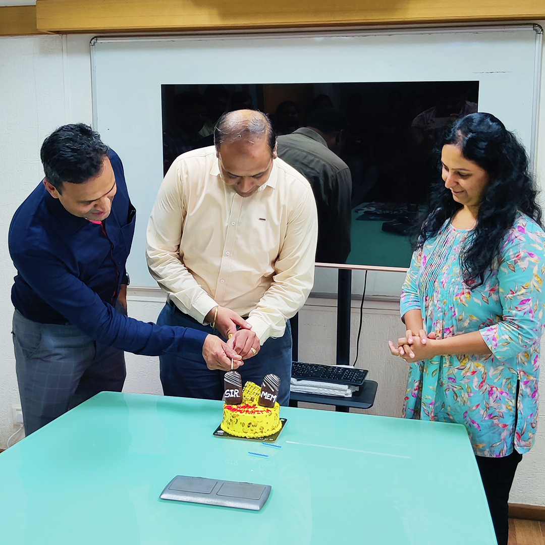 stersoft's tweet photo. Guru Purnima Celebration in our Office!!
#GuruPurnima #CelebratingGurus #GratitudeToMentors #teacher #GuruShishyaParampara #DivineWisdom #blessings #GuruBlessings #TeacherAppreciation #SterSoftSolutions #InspirationalGuidance #vadodara https://t.co/wTQXDh9WJj