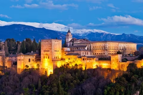 NotAnotherTip's tweet image. 🇪🇸 #SpainHistoryEmojiThread 📜✨

1️⃣ 🏰 The #Alhambra, a stunning fortress in Granada, 🌺 symbolizes Spain's rich Moorish heritage. #IslamicInfluence #ArchitecturalGem