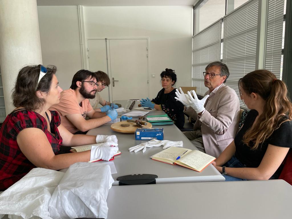 historial1418's tweet photo. L’école d’été du Centre International de Recherche s’est déroulée du 26 au 1er juillet 2023. Une semaine très chargée pour les étudiants en master 2 et en Doctorat. Ils ont visité de nombreux sites et ont également participé à de nombreux ateliers avec des intervenants. https://t.co/HtO7elpMGN