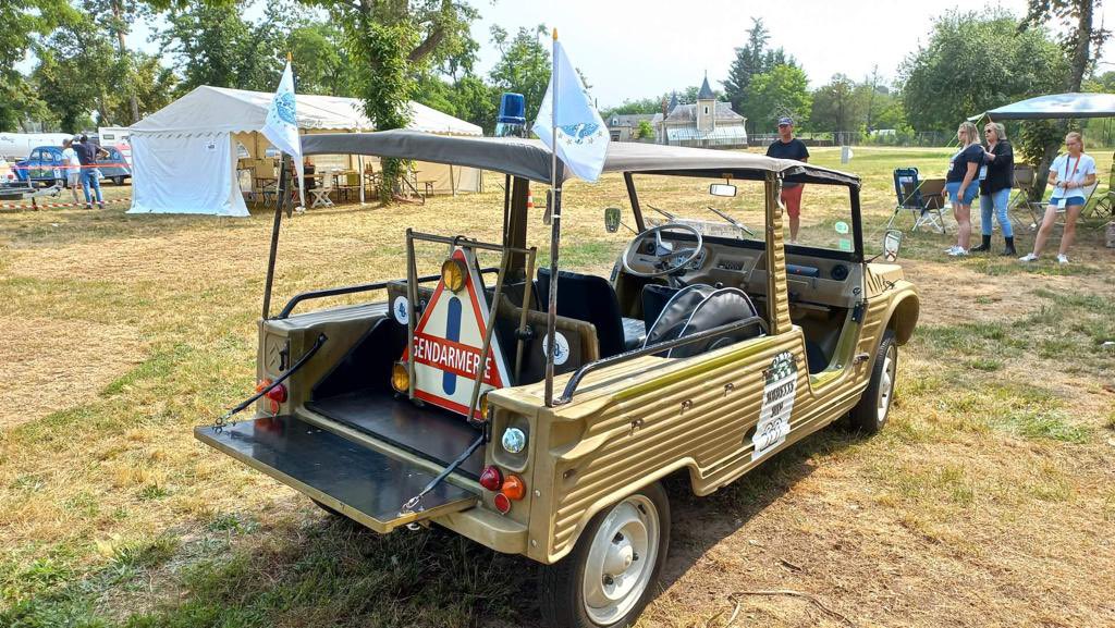 Ce week-end nous étions présents à l'évènement Le Mans Classic 2023 en tant qu'organisateur des navettes VIP et partenaires des clubs présents ! 😄

Les visiteurs ont ainsi pu se faire conduire par 60 2CV et 40 Méhari aux couleurs du Méhari Club ! 😉