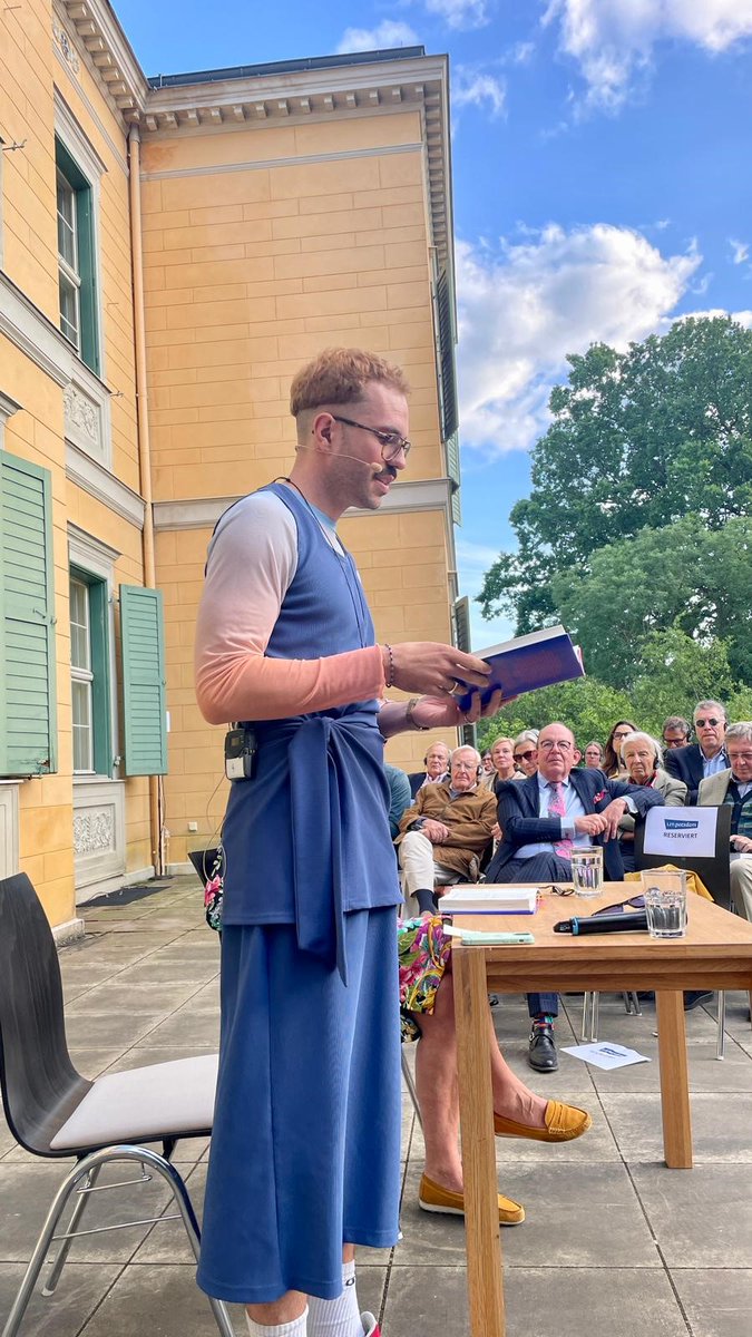 Mike_Schubert's tweet photo. Zwei tolle Lesungen gestern Abend: Kim de l'Horizon, Träger des Deutschen Buchpreises mit seinem Buch „Blutbuch“ und Dr. Birgit-Katharine Seemann mit ihrem Roman „Der traurige Mörder von Sanssouci“. Vielen Dank @litpotsdam für die Organisation des Festivals. https://t.co/7y0Y5eIABd