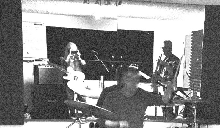 AcornPZ's tweet photo. DogHeads, Work'Us &amp; The Electric Timothy

DogHeads:Experimental electronic 

The Electric Timothy:been likened to Teenage Fanclub meeting Hüsker Dü

Work’us:flavours of post-punk, industrial, trip-hop &amp; grunge/noise

Info:https://t.co/bfykBivBDX

 Fri 14th July https://t.co/0SHQE2NPoW
