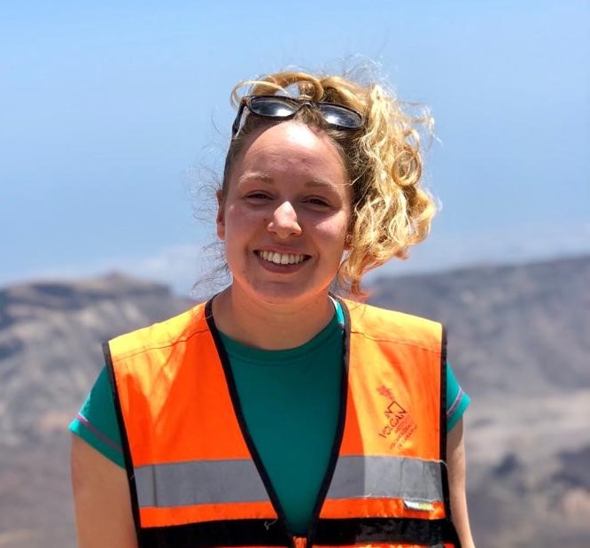 🔔 MEET THE COMMITTEE 🔔

This week we are introducing the last of our PGR Student Reps - Erin Thompson (<a href="/erinthompson21/">Erin Thompson</a>)  of <a href="/GeologyLeics/">Geology at Leicester</a>! She is studying the magmatic controls on Ni-Cu-PGE mineralisation of the northern Bushveld Complex with <a href="/NorthernLimb4D/">NL4D</a>.