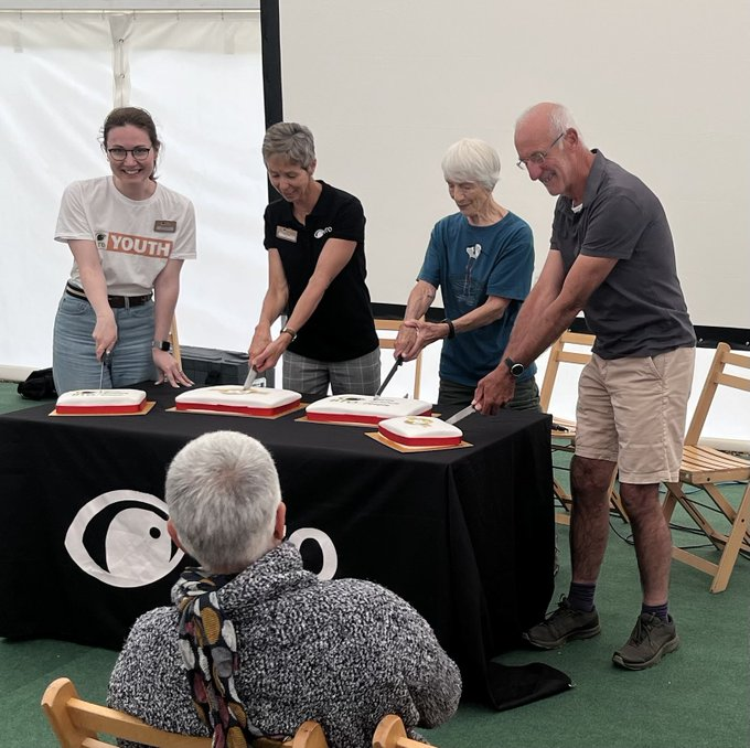 BTO 90th birthday party
Great photo by @MurrayOrchard:
1⃣ A 25 year-old Regional Rep @maria_i_farooqi
2⃣ @_BTO CEO @juliet_vickery
3⃣ A 90-year-old surveyor (forgot name - sorry)
4⃣ Previous CEO @_AndyClements
🎂 Inspired by BIRDS
🎂 Informed by SCIENCE
🎂 Powered by PEOPLE