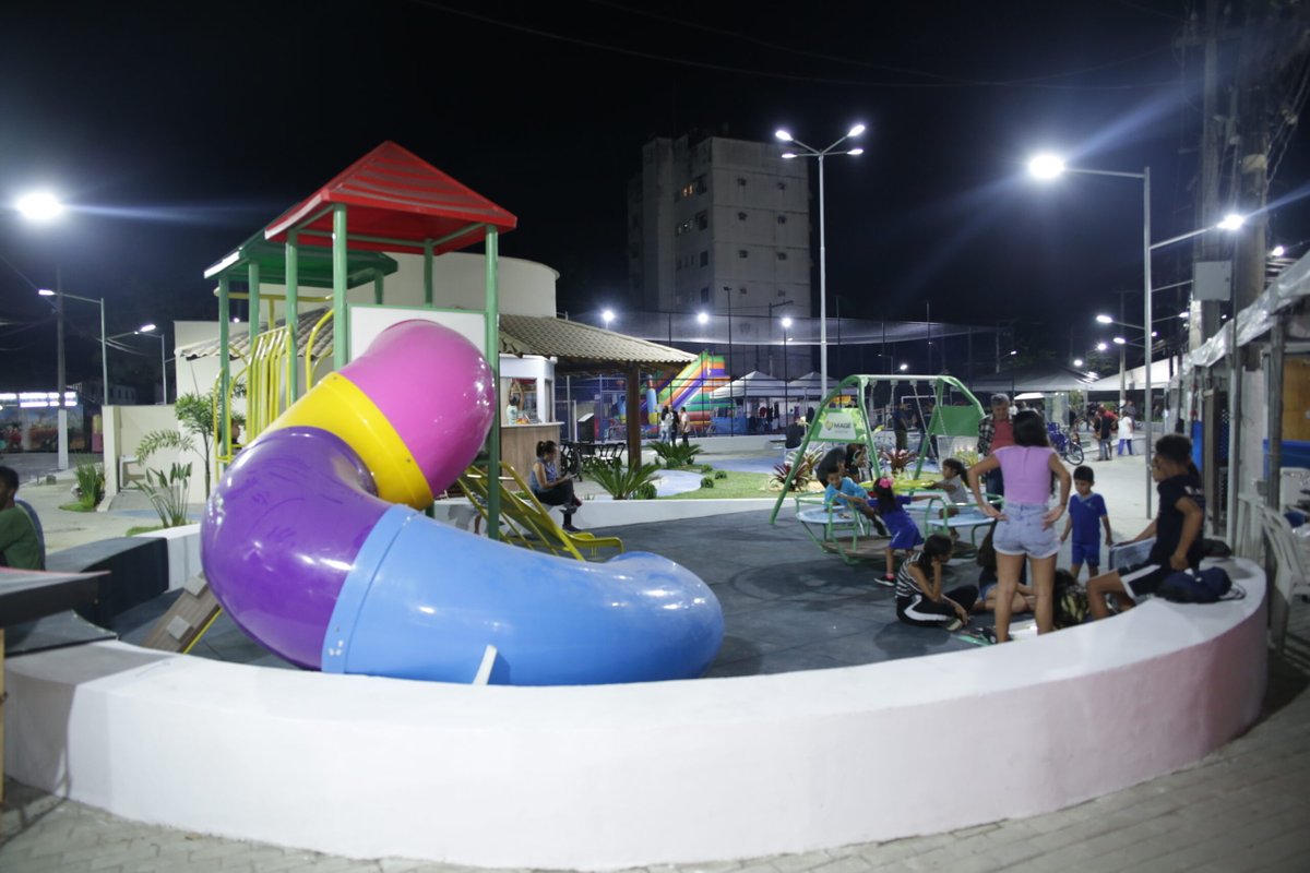 destaque_mage's tweet photo. Na última quinta-feira (29/06), a Prefeitura de Magé através da Secretaria de Infraestrutura inaugurou a Praça Comendador Guilherme, conhecida como Praça São Pedro, no primeiro distrito. #Magé #Lazer https://t.co/1H7UAVtAAW