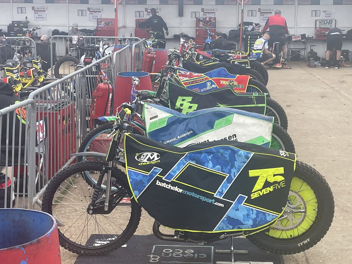 uppy1969's tweet image. Superb #Speedway Farewell meeting for our good friend Ulrich Østergaard @ulleracing at Peterborough yesterday @PboroPanthers 🏁👊
Fully deserved to see so many support him too 😎 no more ‘dad jokes’ now please! 😂

GOOD LUCK ULLE 🇩🇰
#BritishSpeedway #Legend #Peterborough #VIP 👍