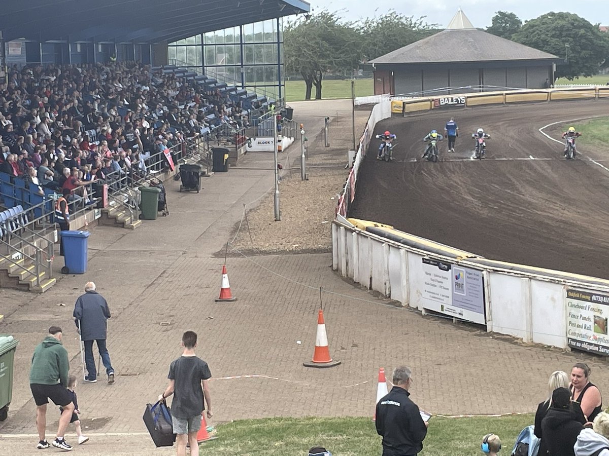 uppy1969's tweet image. Superb #Speedway Farewell meeting for our good friend Ulrich Østergaard @ulleracing at Peterborough yesterday @PboroPanthers 🏁👊
Fully deserved to see so many support him too 😎 no more ‘dad jokes’ now please! 😂

GOOD LUCK ULLE 🇩🇰
#BritishSpeedway #Legend #Peterborough #VIP 👍