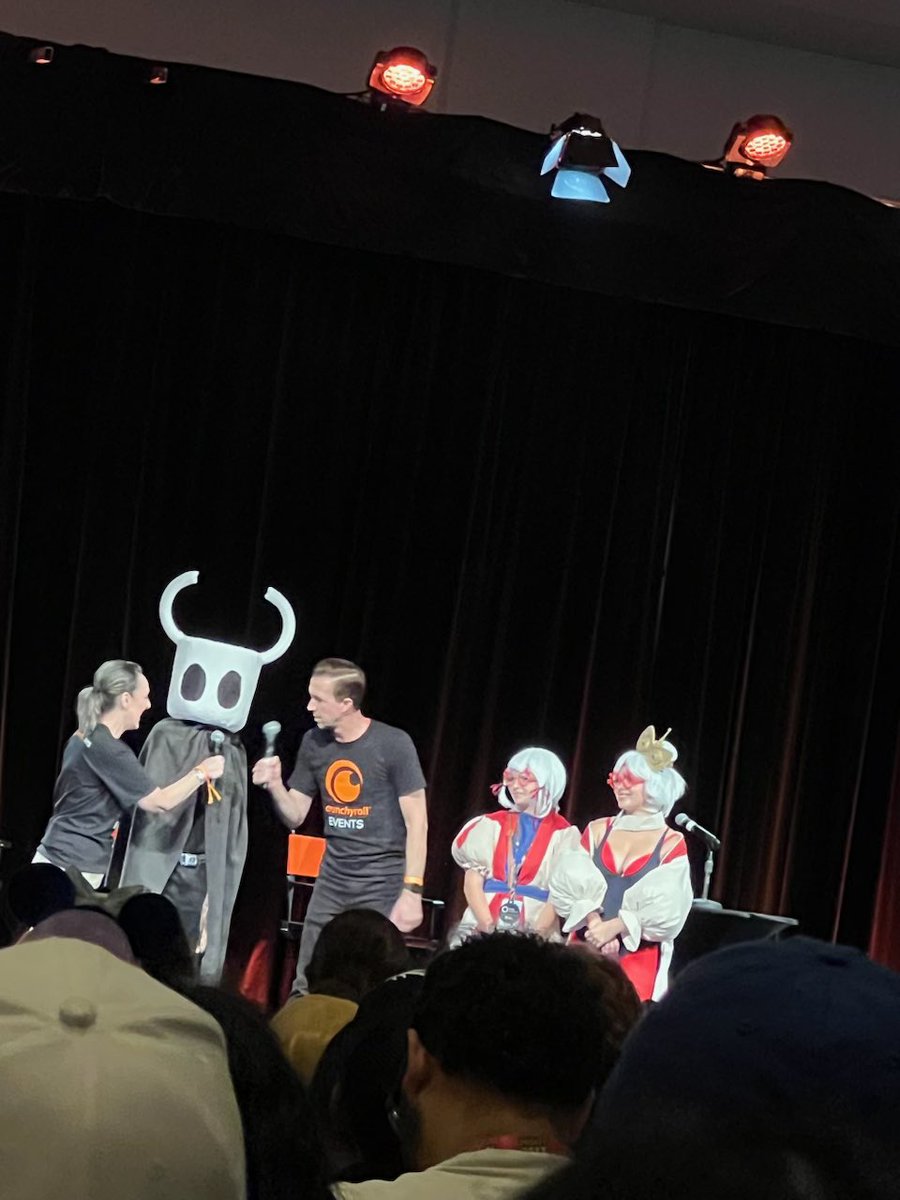 We got to go up on da stage bc my little sister is such a good cosplay-sewer ❤️