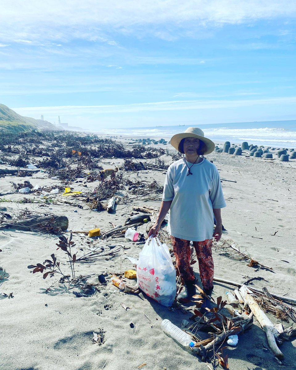 BeachCleanup_O's tweet photo. 2023.07.01.浜岡砂丘東側　ゴミがありすぎで5分で袋が一杯に。
#omaezakibeachcleanup #omaezaki #御前崎　#海岸清掃　#ビーチクリーン　#beachcleanup #海洋プラスチック問題　#ゴミ拾い　#SDGs　#漂着物　#umigomi 
#御前崎ビーチクリーン　　#美しく豊かな静岡の海を未来につなぐ会 #浜岡砂丘 https://t.co/dB6TO4BOnq