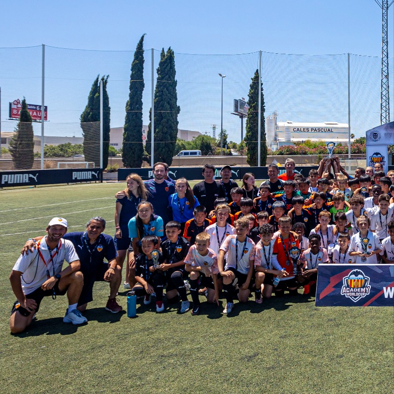 Academia_VCF's tweet photo. Asรญ fue la entrega de premios de la ๐๐ ๐ฉ๐๐ ๐๐ฐ๐ฎ๐ฑ๐ฒ๐บ๐ ๐ช๐ผ๐ฟ๐น๐ฑ ๐๐๐ฝ ๐
๐ Experiencias รบnicas en la ๐๐ถ๐๐๐ฎ๐ ๐๐๐ฝ๐ผ๐ฟ๐๐ถ๐๐ฎ ๐ฑ๐ฒ ๐ฃ๐ฎ๐๐ฒ๐ฟ๐ป๐ฎ
Tocarรก ir preparando la siguiente , ยฟno? ๐คช
#VCFWorldCup