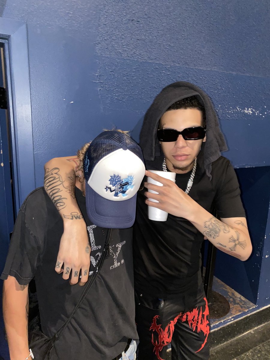 screwdany's tweet photo. @dsavage3900  at the crocodile💭 https://t.co/faK5YHrPJx