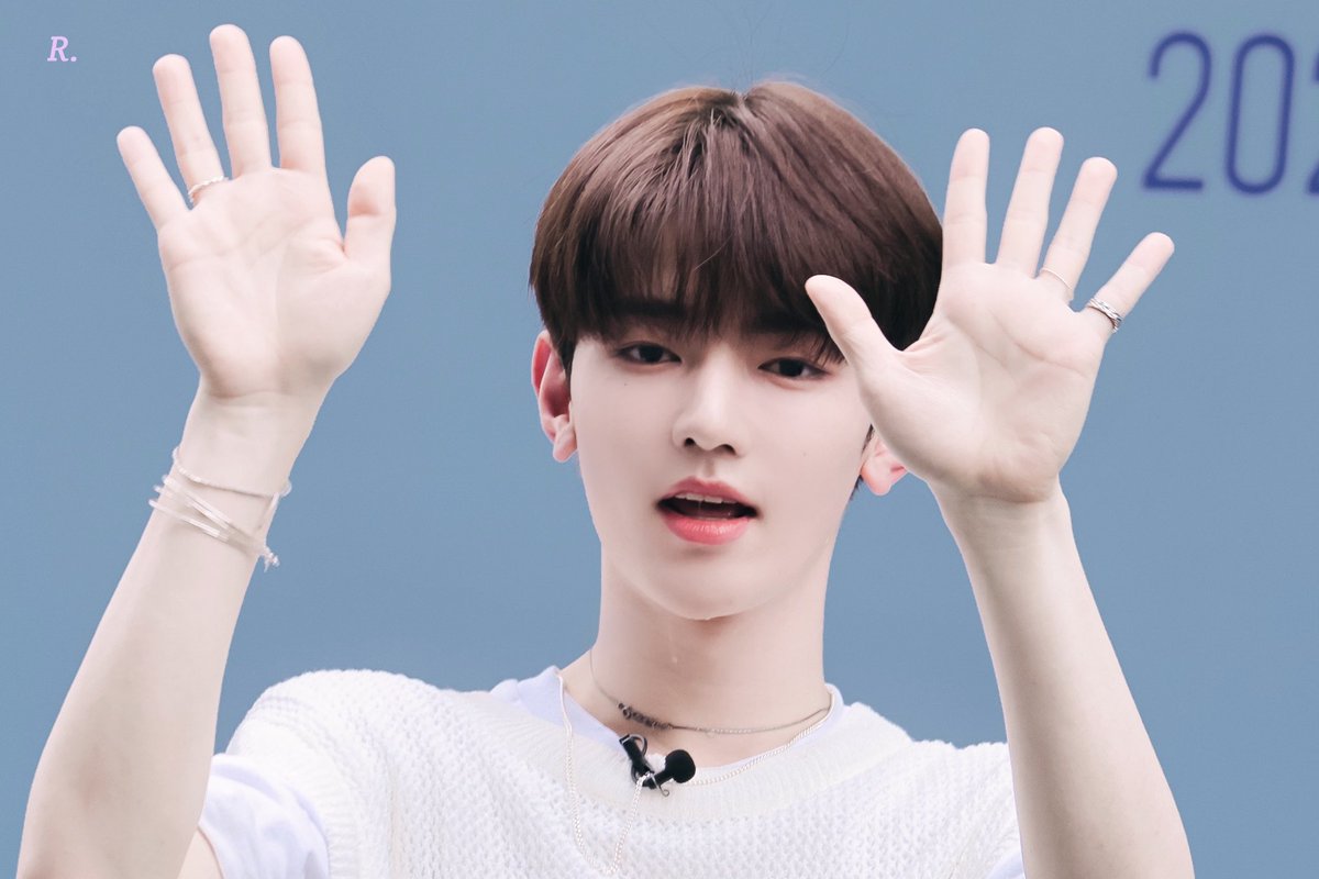 RRwithZB1's tweet photo. ❤️

#ZHANGHAO #장하오
#ZEROBASEONE #ZB1 #제로베이스원 https://t.co/pWhqBH0bk5