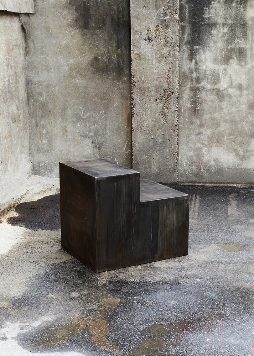 THEFARMparis's tweet image. 🕳 #DesignFocus : Kim Byungsub&apos;s oxidized steel chairs encapsulate the organic forms of korean artwork
♟ @dezeen 
••• designboom.com/design/kim-byu…