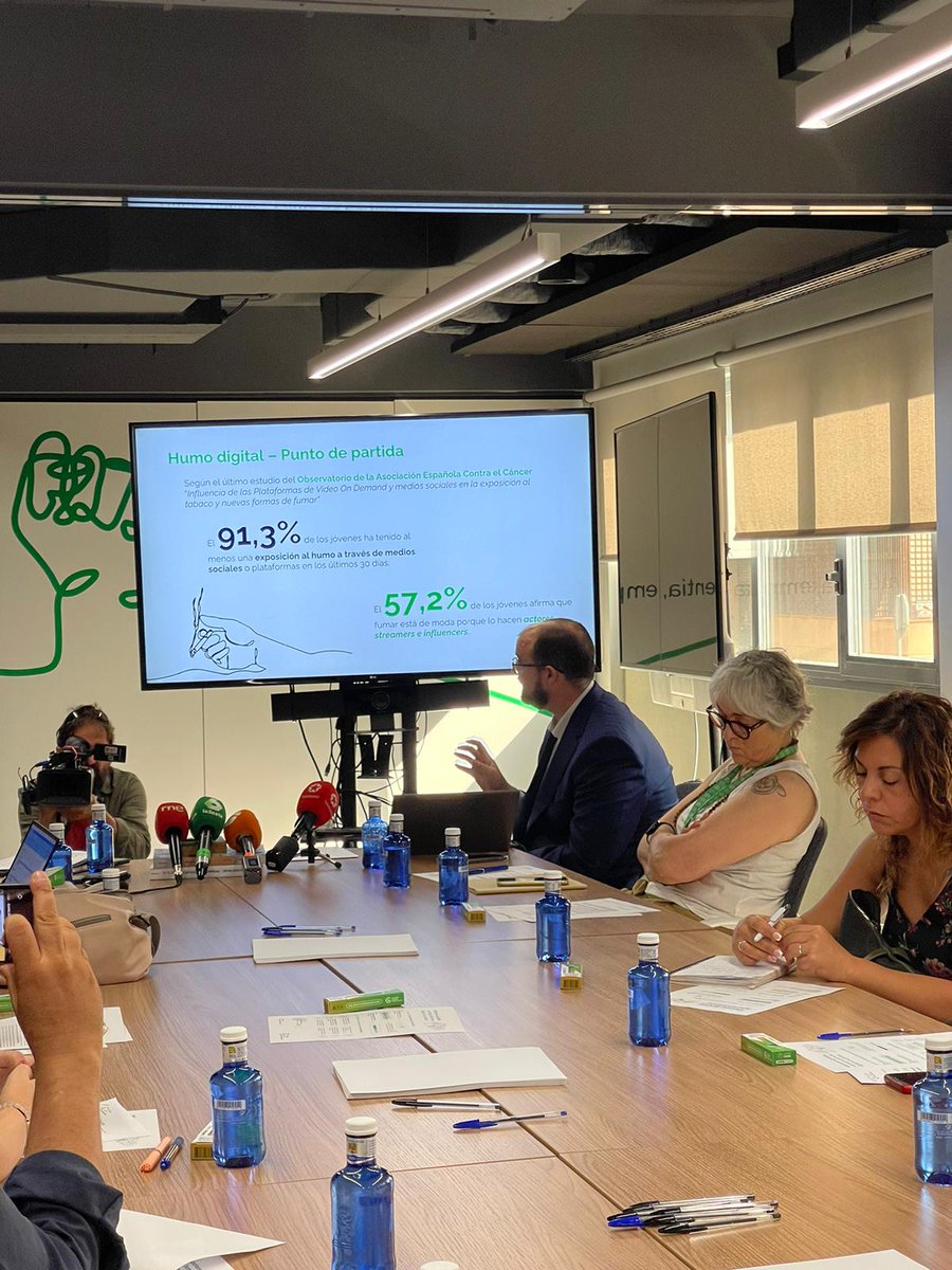 ContraCancerEs's tweet photo. .@JorgeLopezM_: “Los influencers españoles del sector Gaming son los que concentran el mayor impacto en población joven con productos de tabaco, seguidos por actores que habitualmente vemos en televisión y plataformas."
#quenotevendanhumo
#HumoDigital
#TodosContraelCancer https://t.co/4jJ2AFQIHV