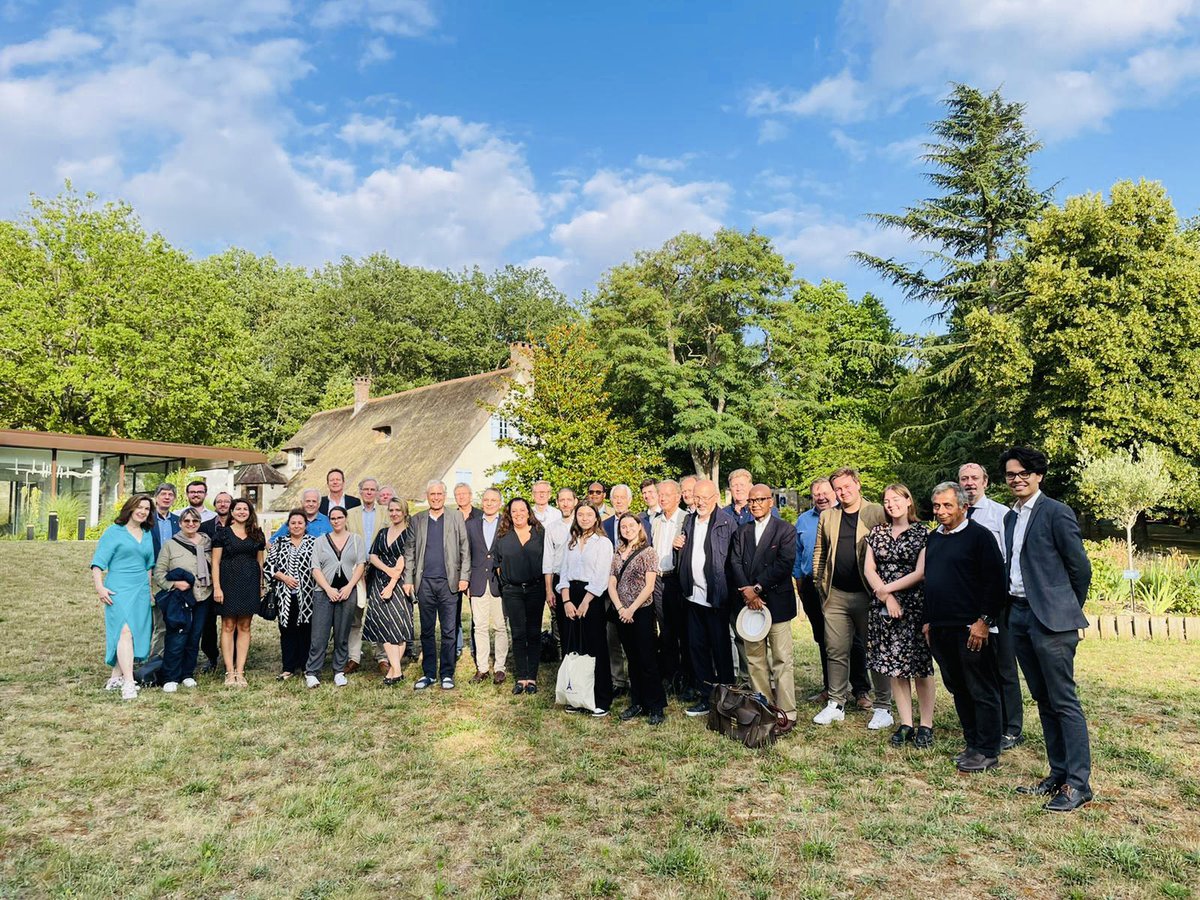Monica_RaduEU's tweet photo. Séminaire de prospective 2023 de l’UE 🇪🇺 @AJMonnet @visit_EP @Europarl_EN. 
Ravie d’avoir participé à ce séminaire de 2 jours et d’échanger avec les participants sur les défis européens 🇪🇺 à venir, notamment sur les possibilités d’élargissement et la géopolitique actuelle. https://t.co/i8MjpLkUsa