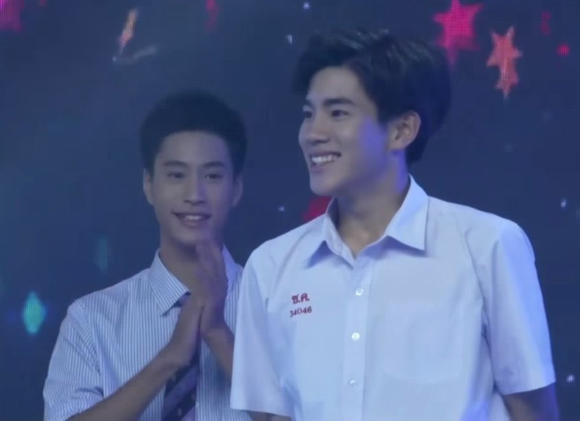 inchyx_'s tweet photo. วันนั้นคนนึงยืนปรบมือยินดี วันนี้จับมือกันขึ้นคอนเสิร์ตที่อิมแพค 💖

#GeminiFourthConcert https://t.co/g5l82Cposx