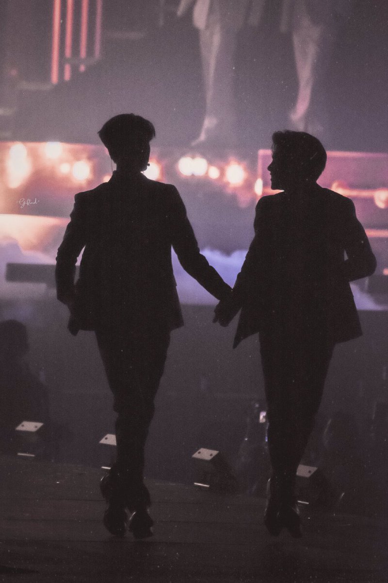inchyx_'s tweet photo. วันนั้นคนนึงยืนปรบมือยินดี วันนี้จับมือกันขึ้นคอนเสิร์ตที่อิมแพค 💖

#GeminiFourthConcert https://t.co/g5l82Cposx