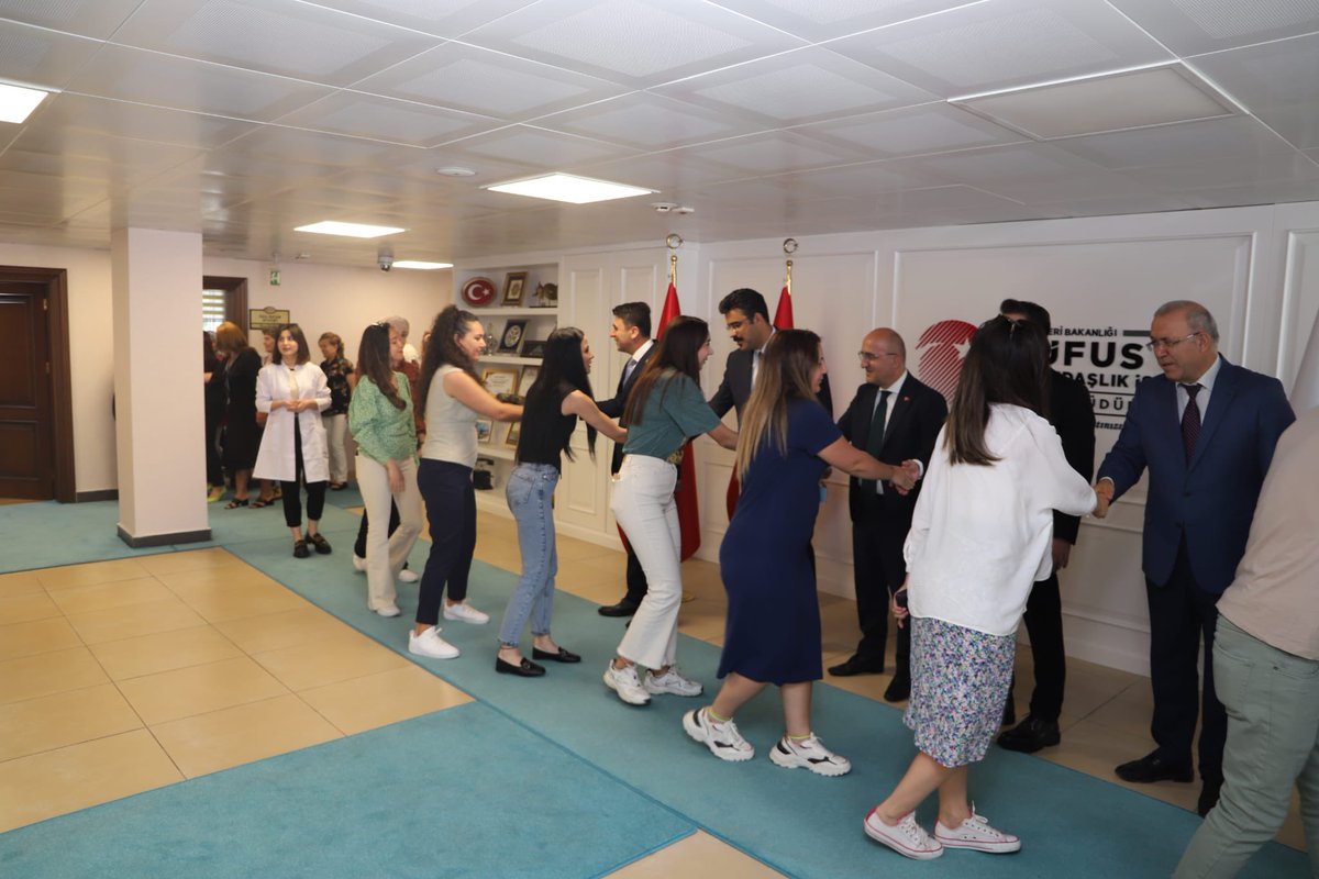 TCNufus's tweet photo. Genel Müdürümüz Sayın Şefik AYGÖL (@sefikaygol) ve birim amirlerimiz, genel müdürlük personelimiz ile bir araya gelerek bayramlarını kutladı. 

#HayatınızınHerAnında
#İyikiNüfusçuyuz https://t.co/Jk951RiqLl